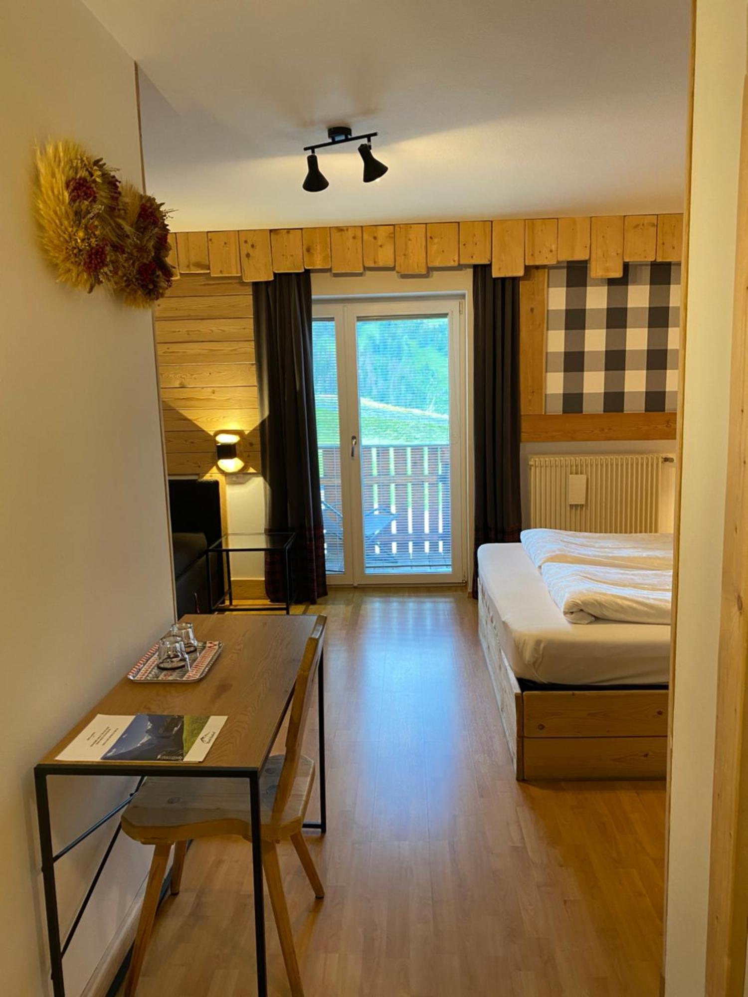Hotel Almhof San Candido Bagian luar foto